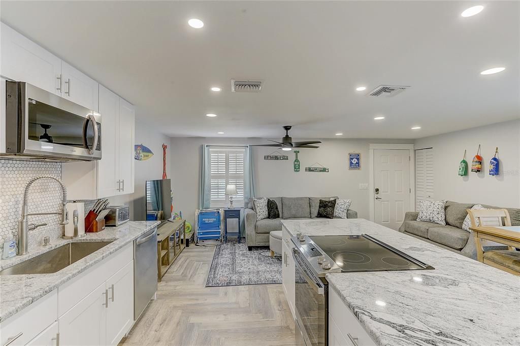 For Rent: $1,800 (2 beds, 2 baths, 900 Square Feet)