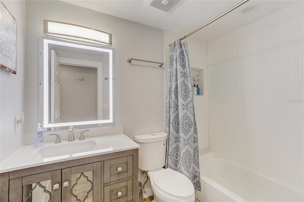 For Rent: $1,800 (2 beds, 2 baths, 900 Square Feet)