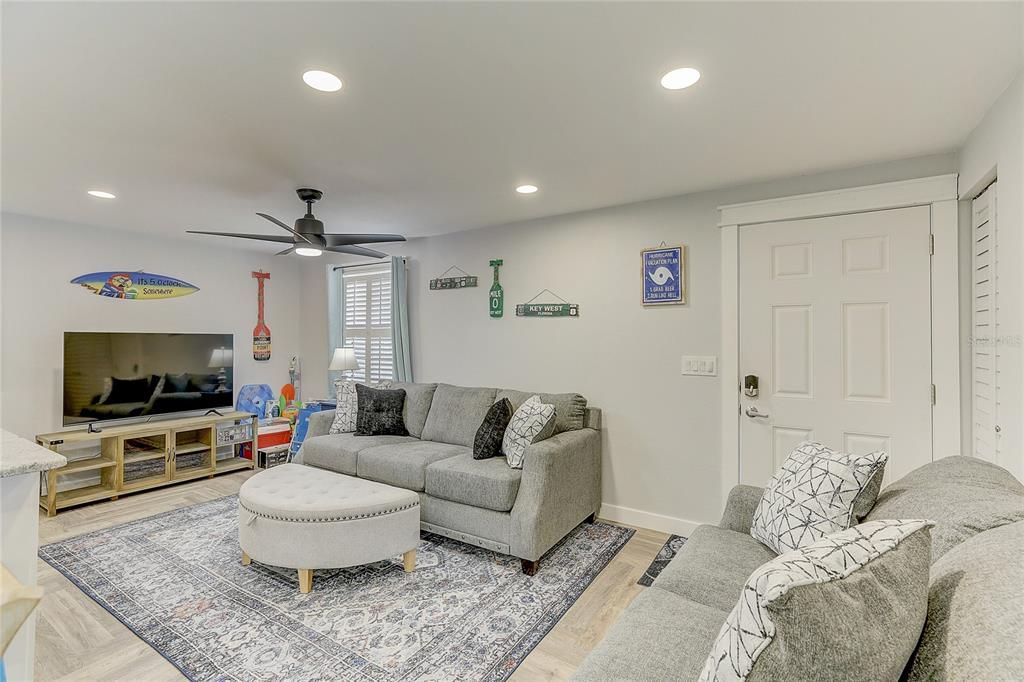 For Rent: $1,800 (2 beds, 2 baths, 900 Square Feet)