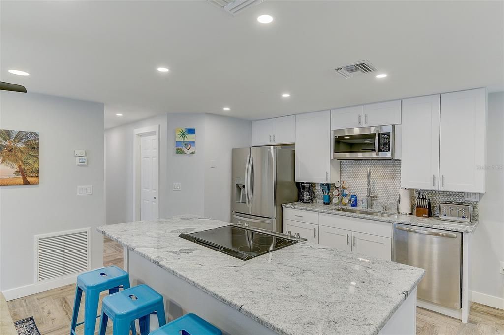 For Rent: $1,800 (2 beds, 2 baths, 900 Square Feet)
