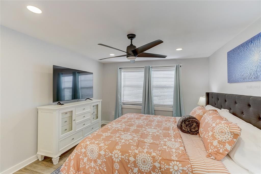 For Rent: $1,800 (2 beds, 2 baths, 900 Square Feet)