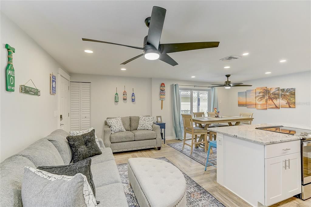 For Rent: $1,800 (2 beds, 2 baths, 900 Square Feet)