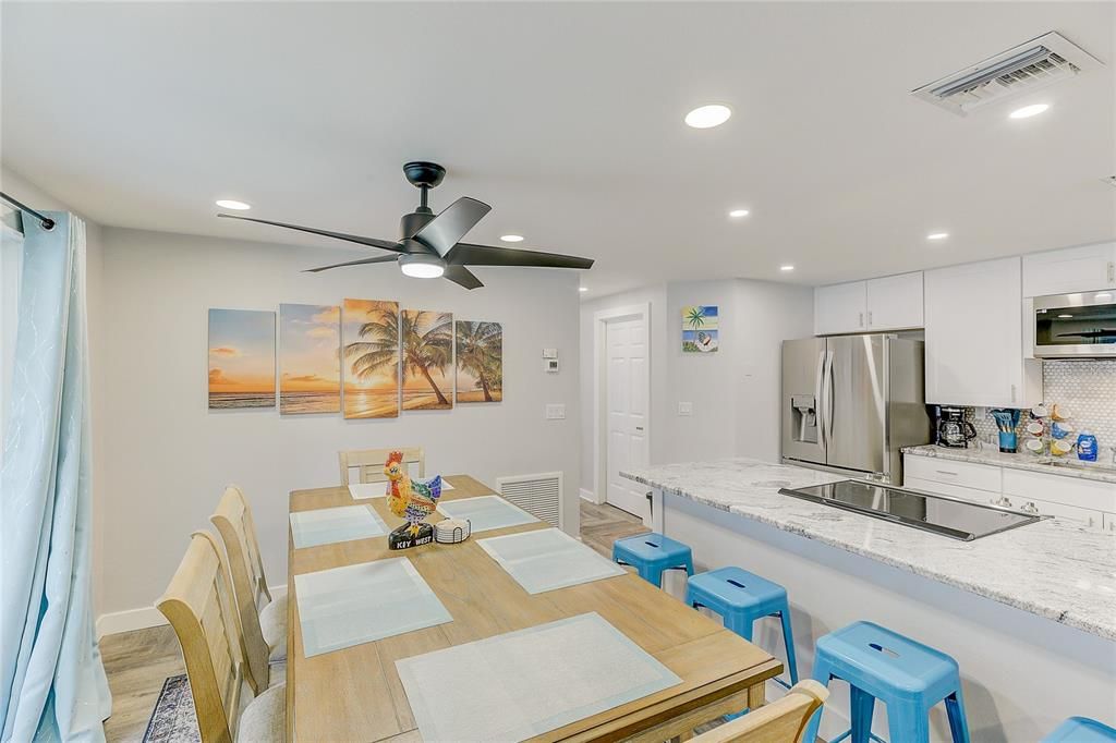 For Rent: $1,800 (2 beds, 2 baths, 900 Square Feet)