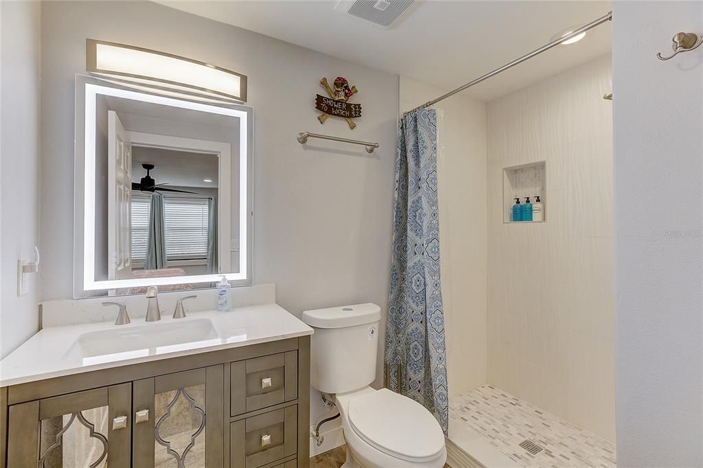 For Rent: $1,800 (2 beds, 2 baths, 900 Square Feet)