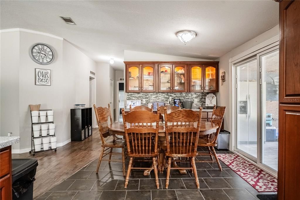 For Sale: $190,000 (3 beds, 2 baths, 1372 Square Feet)