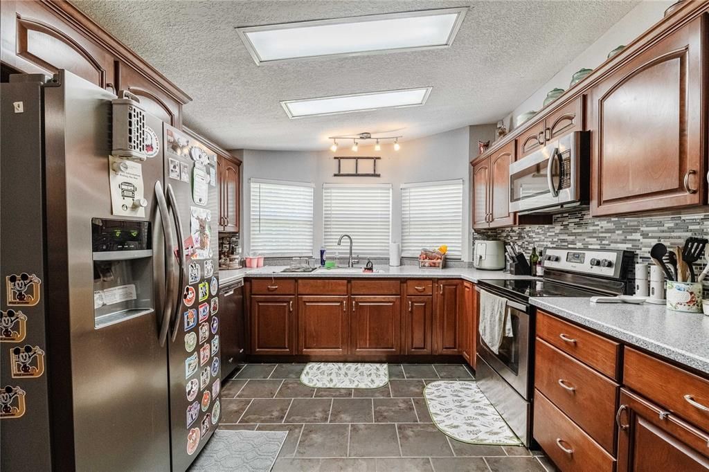For Sale: $190,000 (3 beds, 2 baths, 1372 Square Feet)