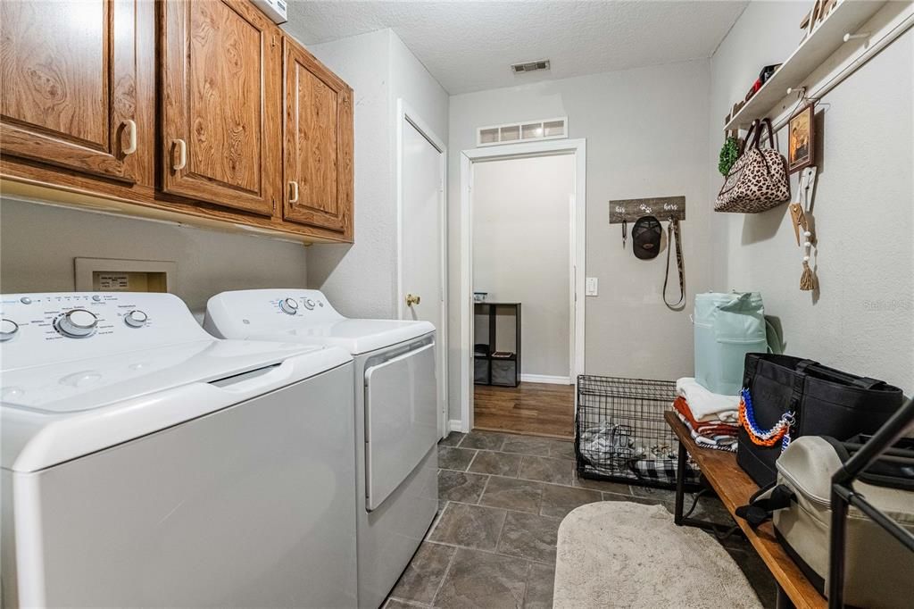 For Sale: $190,000 (3 beds, 2 baths, 1372 Square Feet)