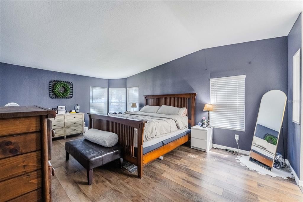 For Sale: $190,000 (3 beds, 2 baths, 1372 Square Feet)