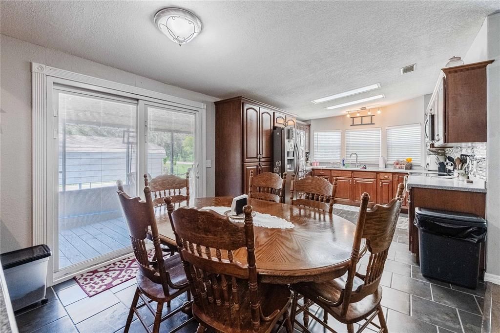For Sale: $190,000 (3 beds, 2 baths, 1372 Square Feet)