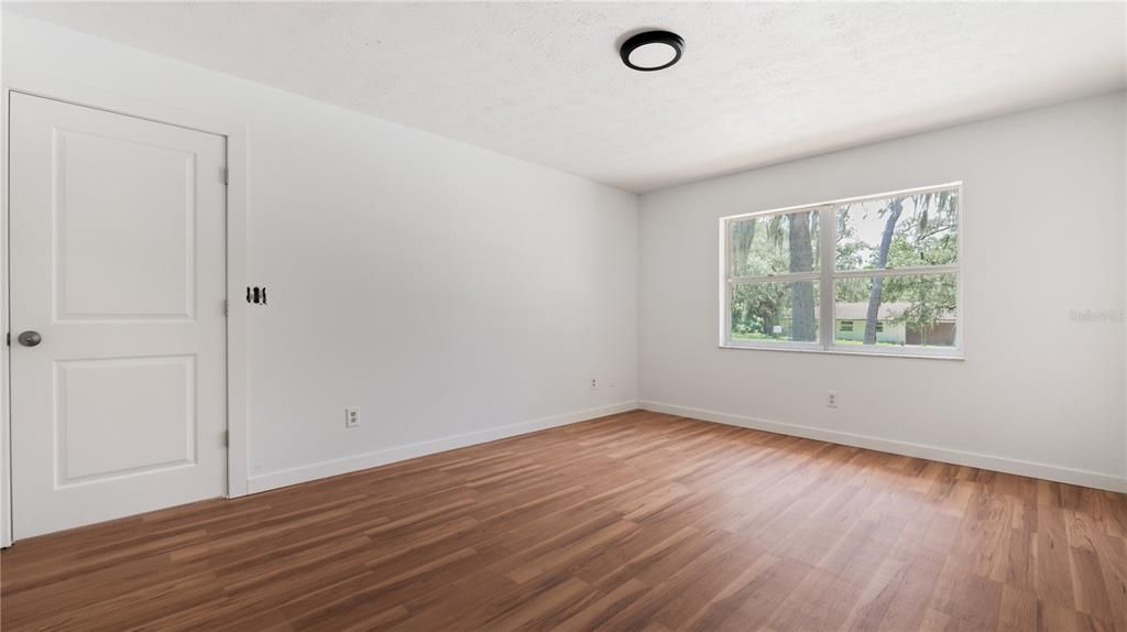 For Sale: $260,000 (4 beds, 2 baths, 1388 Square Feet)