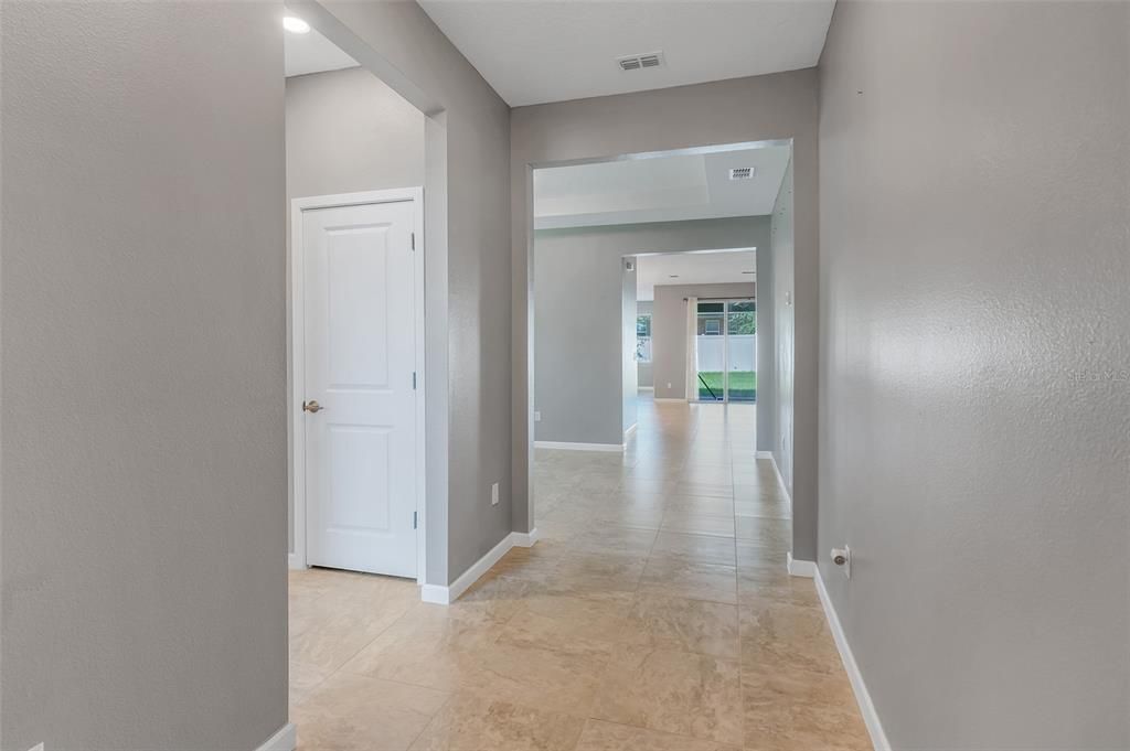 En Venta: $570,000 (4 camas, 3 baños, 2543 Pies cuadrados)