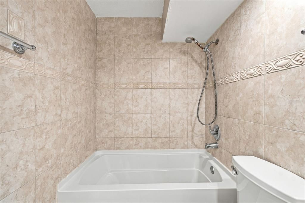En Venta: $557,700 (4 camas, 3 baños, 1762 Pies cuadrados)
