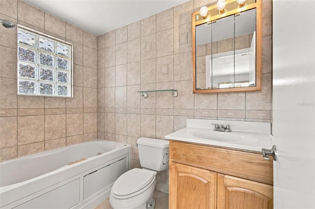 En Venta: $557,700 (4 camas, 3 baños, 1762 Pies cuadrados)