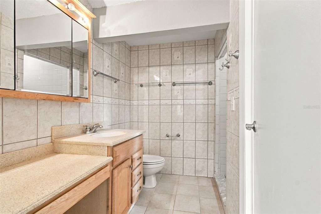 En Venta: $557,700 (4 camas, 3 baños, 1762 Pies cuadrados)