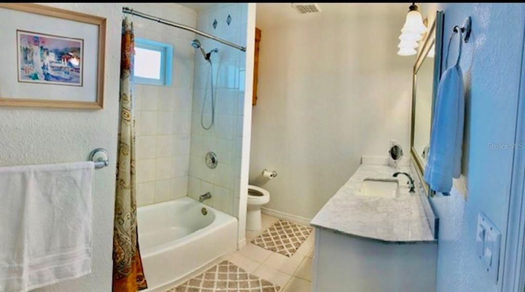 For Rent: $2,200 (3 beds, 2 baths, 1203 Square Feet)
