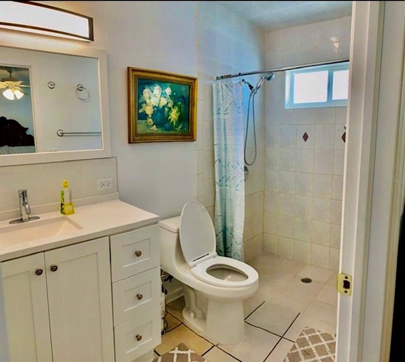 For Rent: $2,200 (3 beds, 2 baths, 1203 Square Feet)