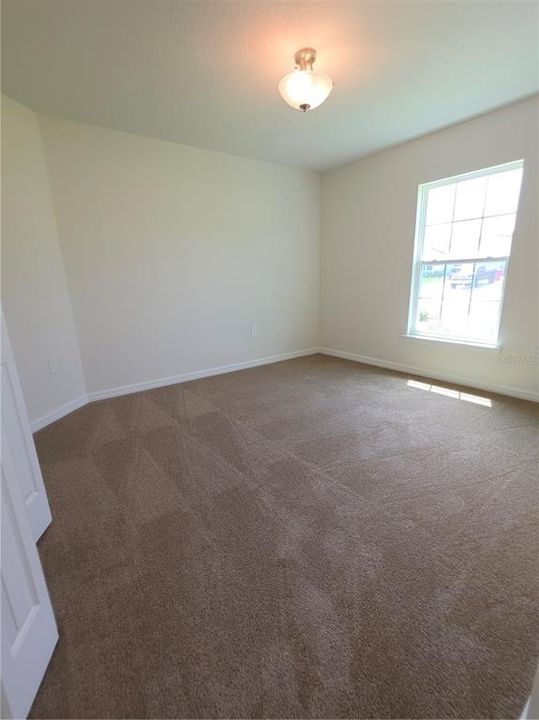 На продажу: $272,553 (4 спален, 2 ванн, 1729 Квадратных фут)