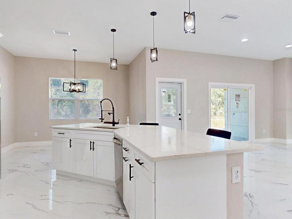 For Sale: $359,000 (3 beds, 2 baths, 1612 Square Feet)