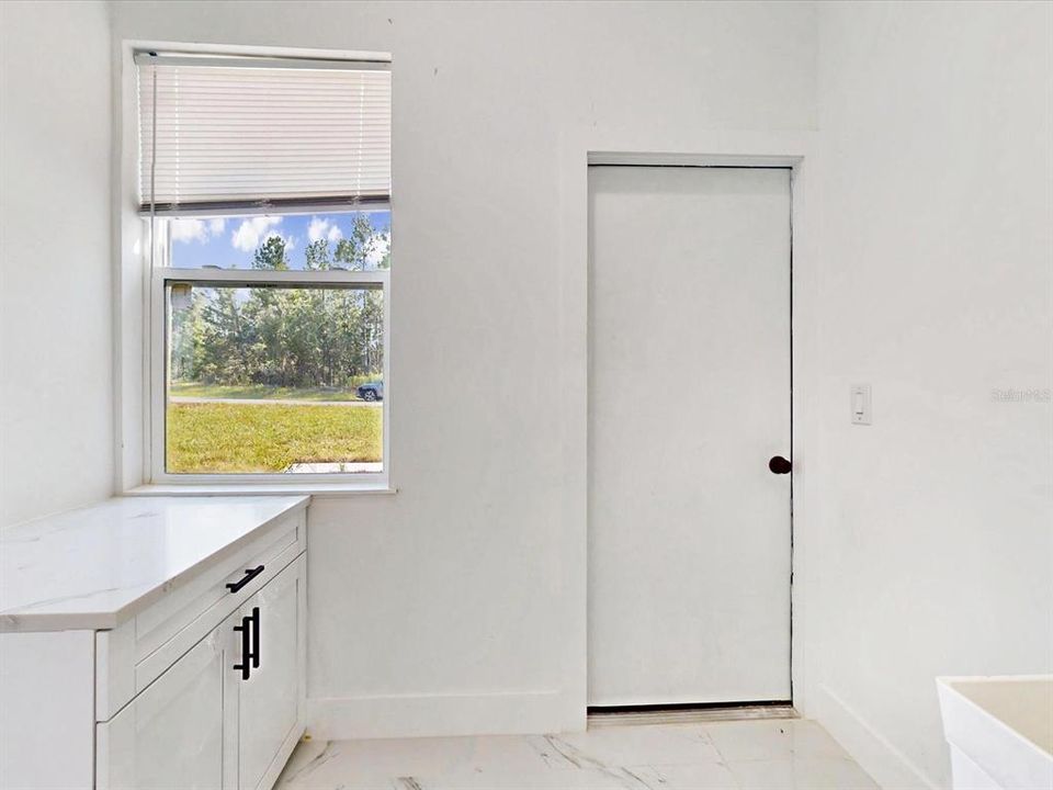 For Sale: $359,000 (3 beds, 2 baths, 1612 Square Feet)
