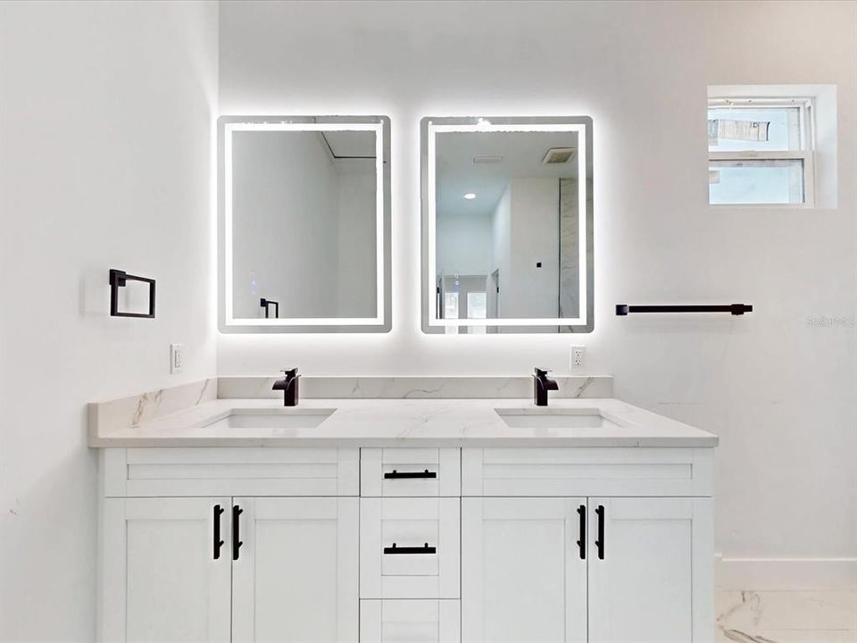For Sale: $359,000 (3 beds, 2 baths, 1612 Square Feet)