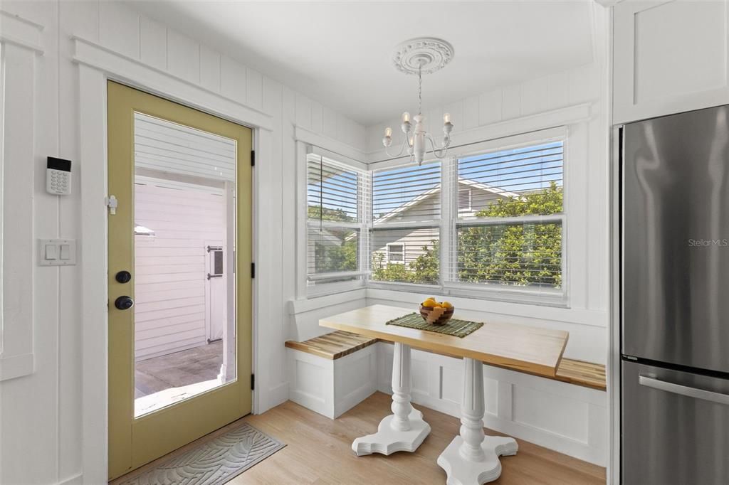For Sale: $499,999 (3 beds, 2 baths, 1264 Square Feet)