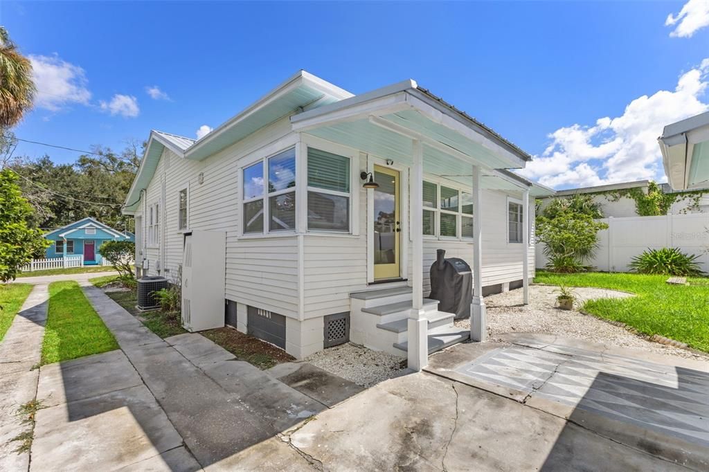 For Sale: $499,999 (3 beds, 2 baths, 1264 Square Feet)