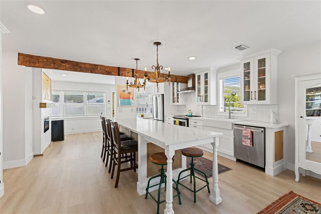 For Sale: $499,999 (3 beds, 2 baths, 1264 Square Feet)