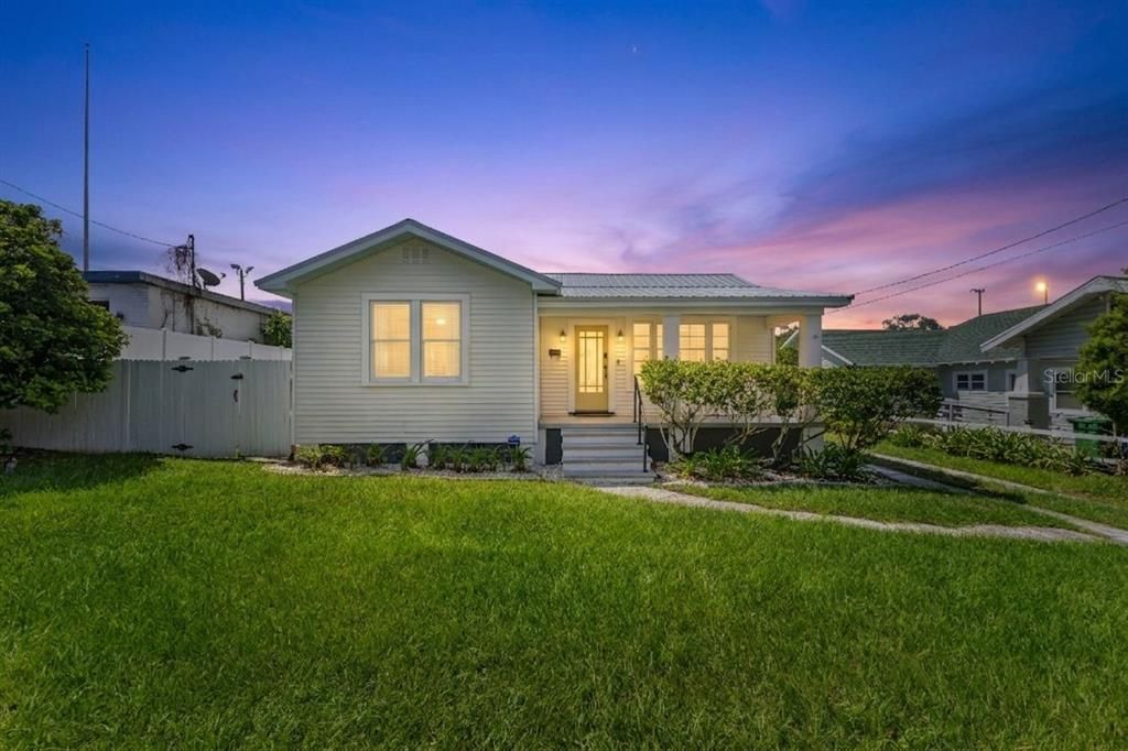 For Sale: $499,999 (3 beds, 2 baths, 1264 Square Feet)