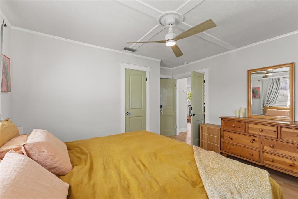 For Sale: $499,999 (3 beds, 2 baths, 1264 Square Feet)