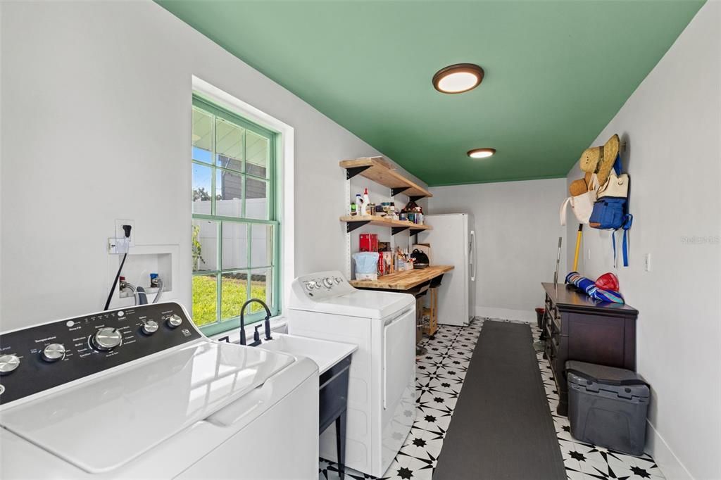 For Sale: $499,999 (3 beds, 2 baths, 1264 Square Feet)