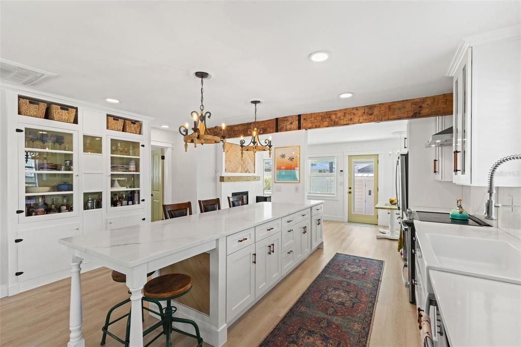 For Sale: $499,999 (3 beds, 2 baths, 1264 Square Feet)