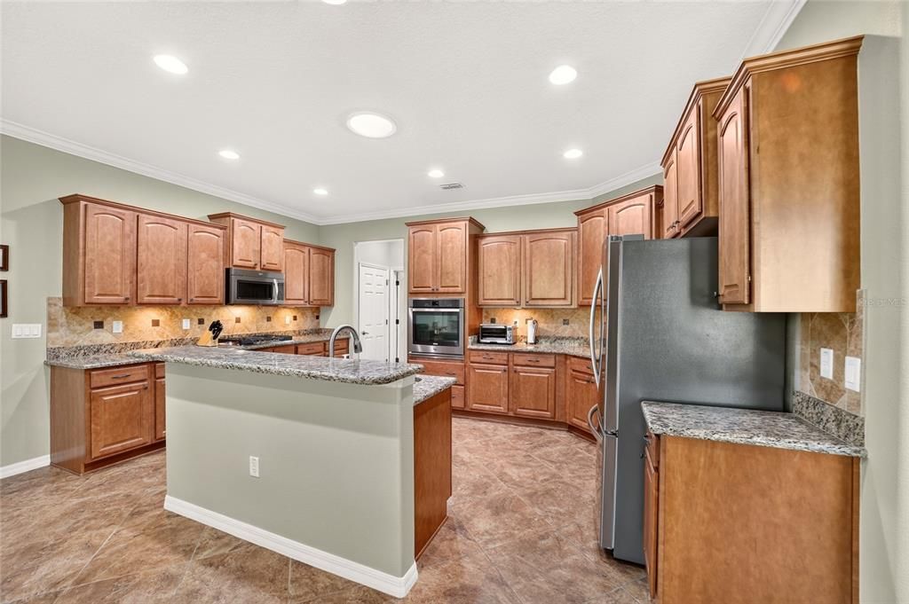 For Sale: $399,900 (3 beds, 2 baths, 2330 Square Feet)