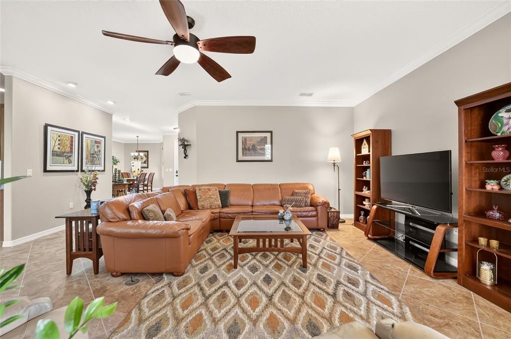 For Sale: $399,900 (3 beds, 2 baths, 2330 Square Feet)