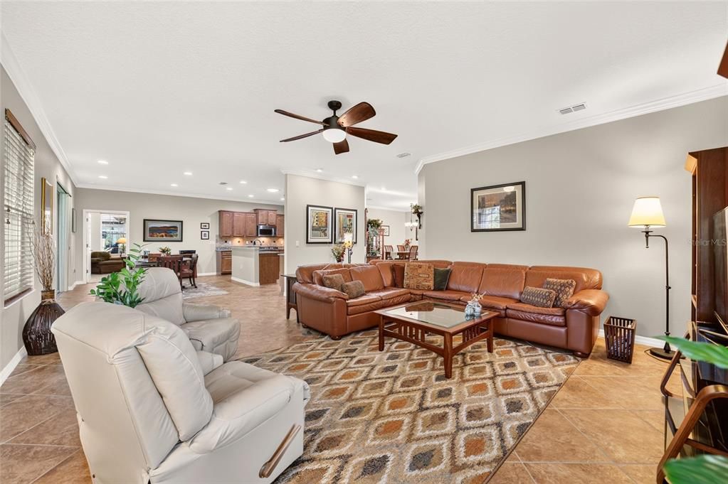 For Sale: $399,900 (3 beds, 2 baths, 2330 Square Feet)