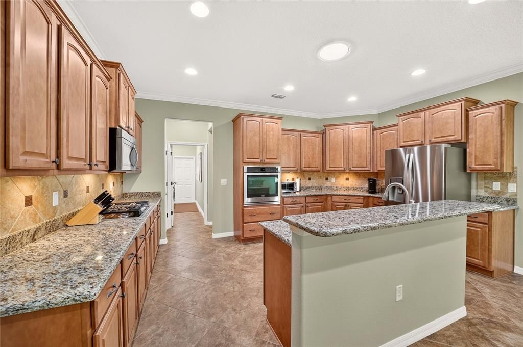 For Sale: $399,900 (3 beds, 2 baths, 2330 Square Feet)