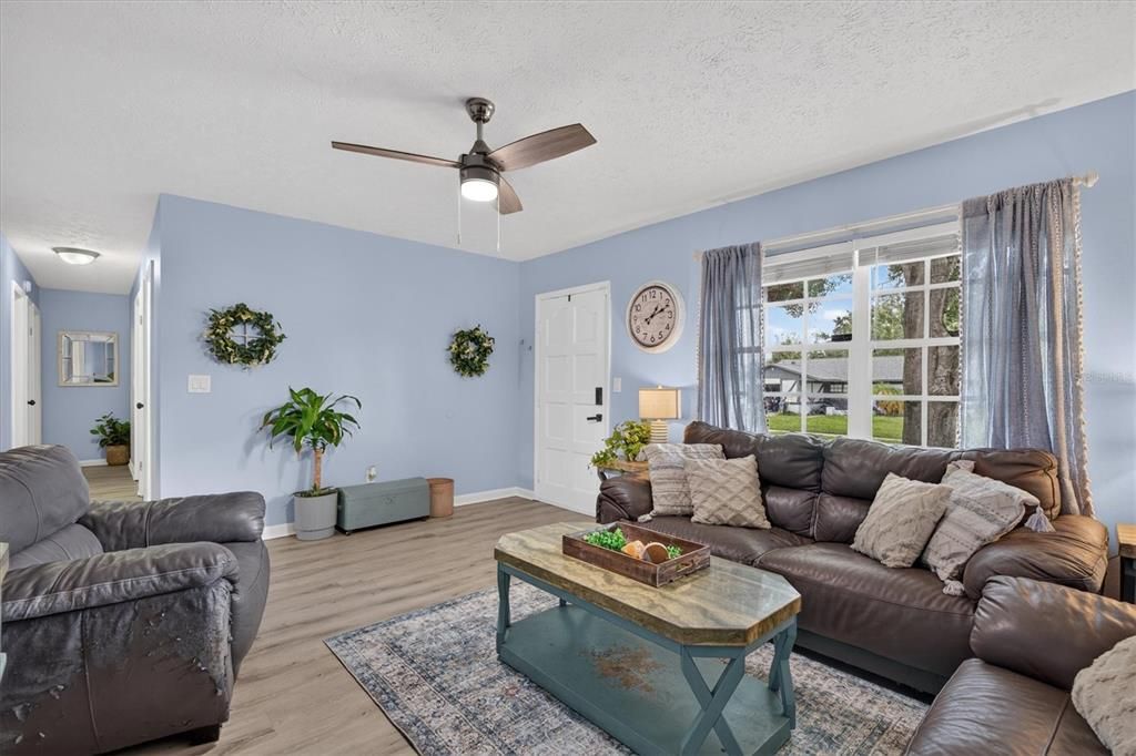 For Sale: $379,900 (3 beds, 2 baths, 1346 Square Feet)