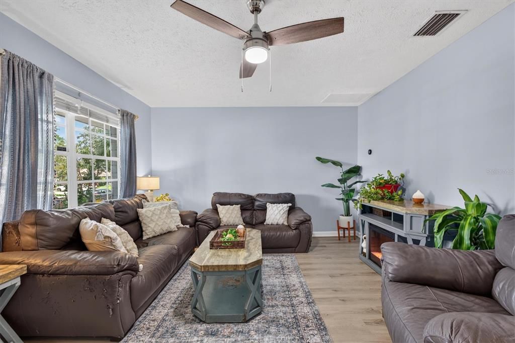 For Sale: $379,900 (3 beds, 2 baths, 1346 Square Feet)