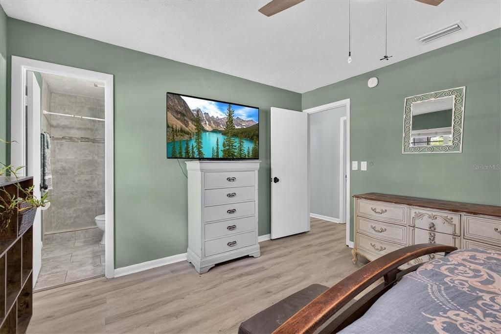 For Sale: $379,900 (3 beds, 2 baths, 1346 Square Feet)