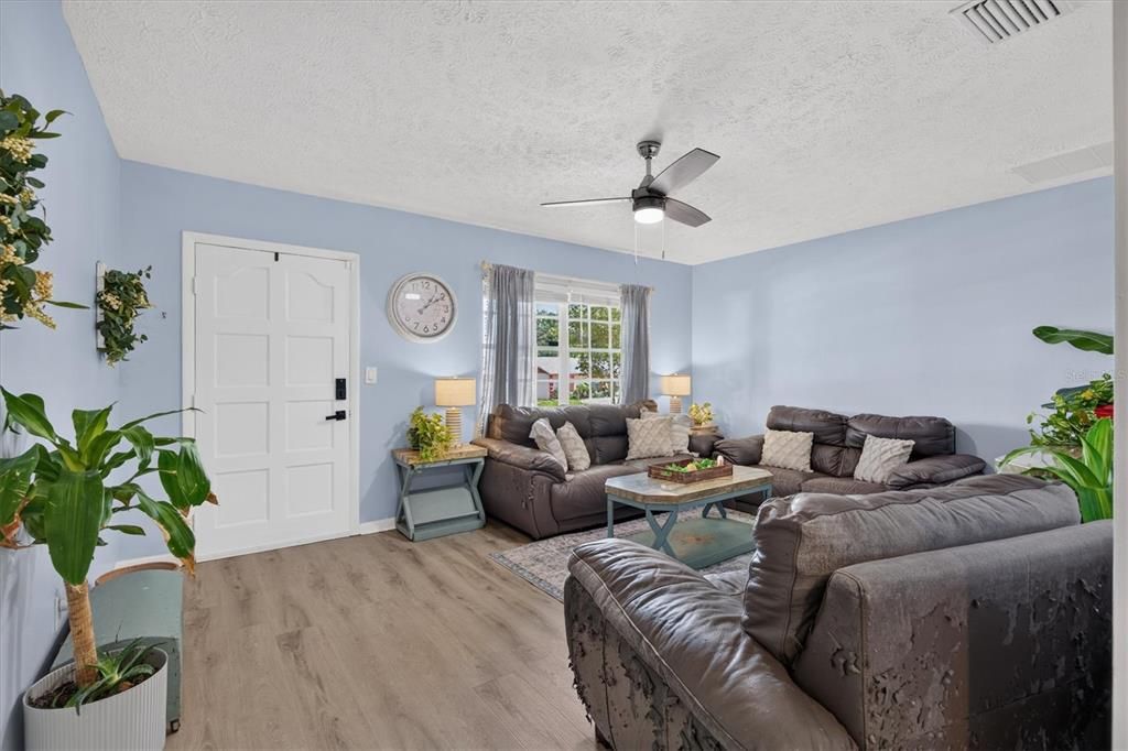 For Sale: $379,900 (3 beds, 2 baths, 1346 Square Feet)