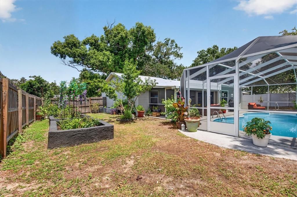 For Sale: $379,900 (3 beds, 2 baths, 1346 Square Feet)