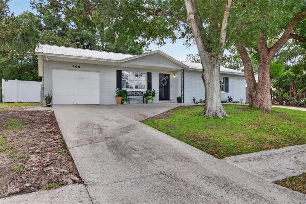 For Sale: $379,900 (3 beds, 2 baths, 1346 Square Feet)