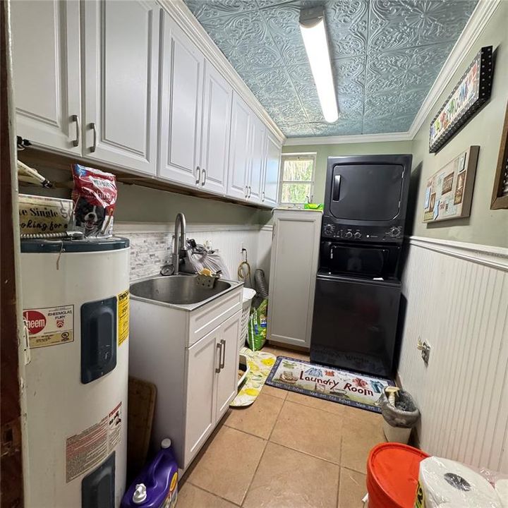 For Sale: $349,900 (3 beds, 2 baths, 1392 Square Feet)
