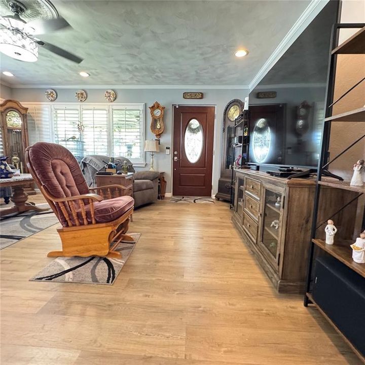For Sale: $349,900 (3 beds, 2 baths, 1392 Square Feet)