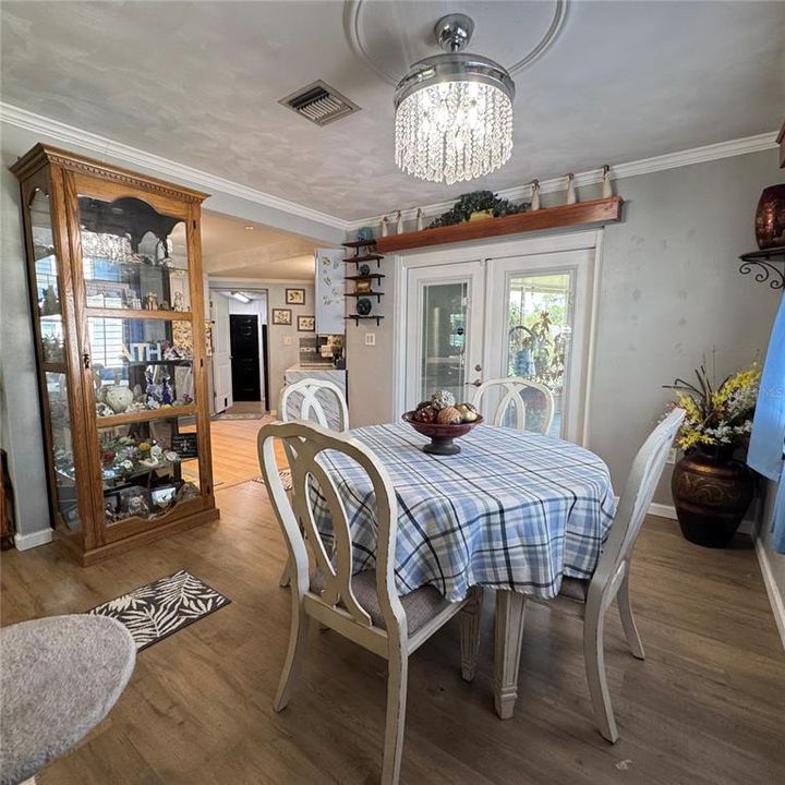 For Sale: $349,900 (3 beds, 2 baths, 1392 Square Feet)