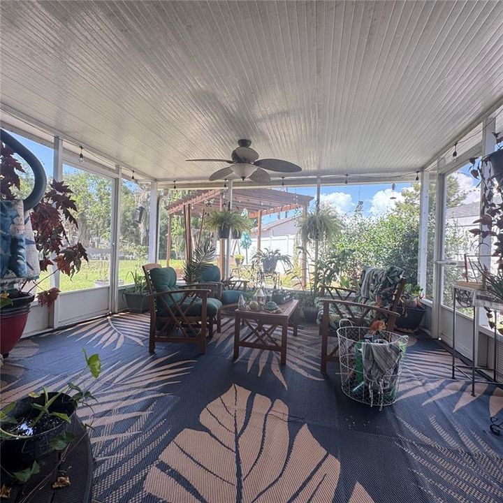 For Sale: $349,900 (3 beds, 2 baths, 1392 Square Feet)