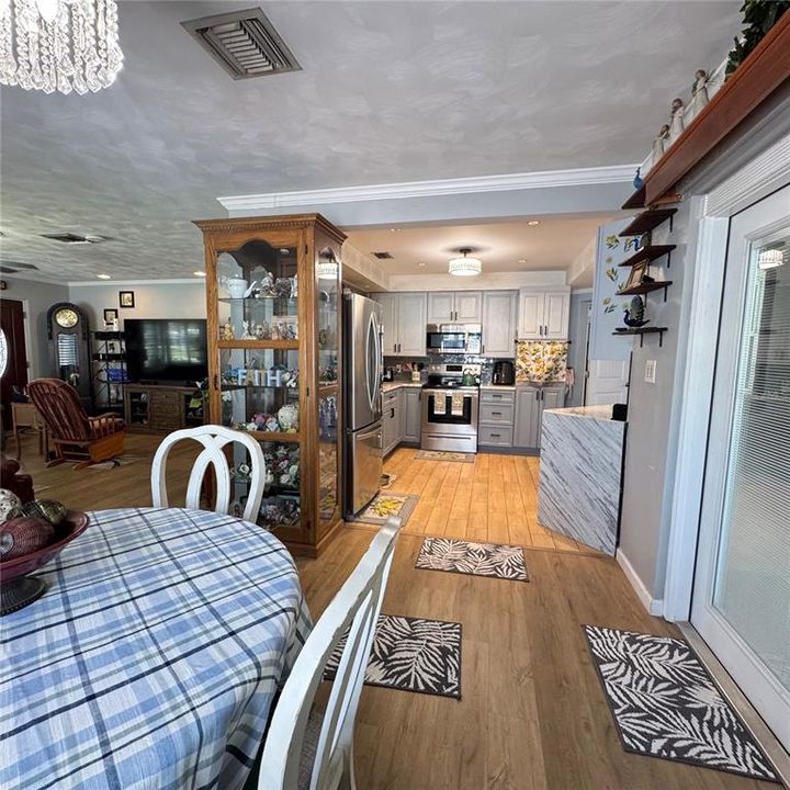 For Sale: $349,900 (3 beds, 2 baths, 1392 Square Feet)