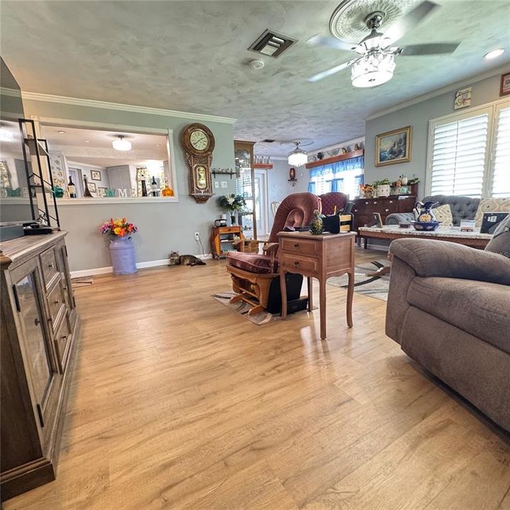 For Sale: $349,900 (3 beds, 2 baths, 1392 Square Feet)