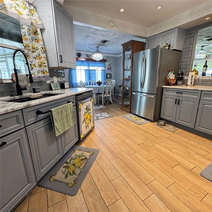 For Sale: $349,900 (3 beds, 2 baths, 1392 Square Feet)
