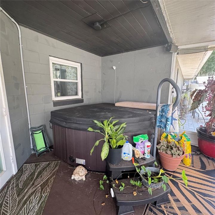 For Sale: $349,900 (3 beds, 2 baths, 1392 Square Feet)