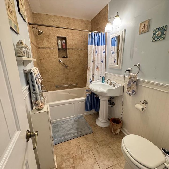 For Sale: $349,900 (3 beds, 2 baths, 1392 Square Feet)